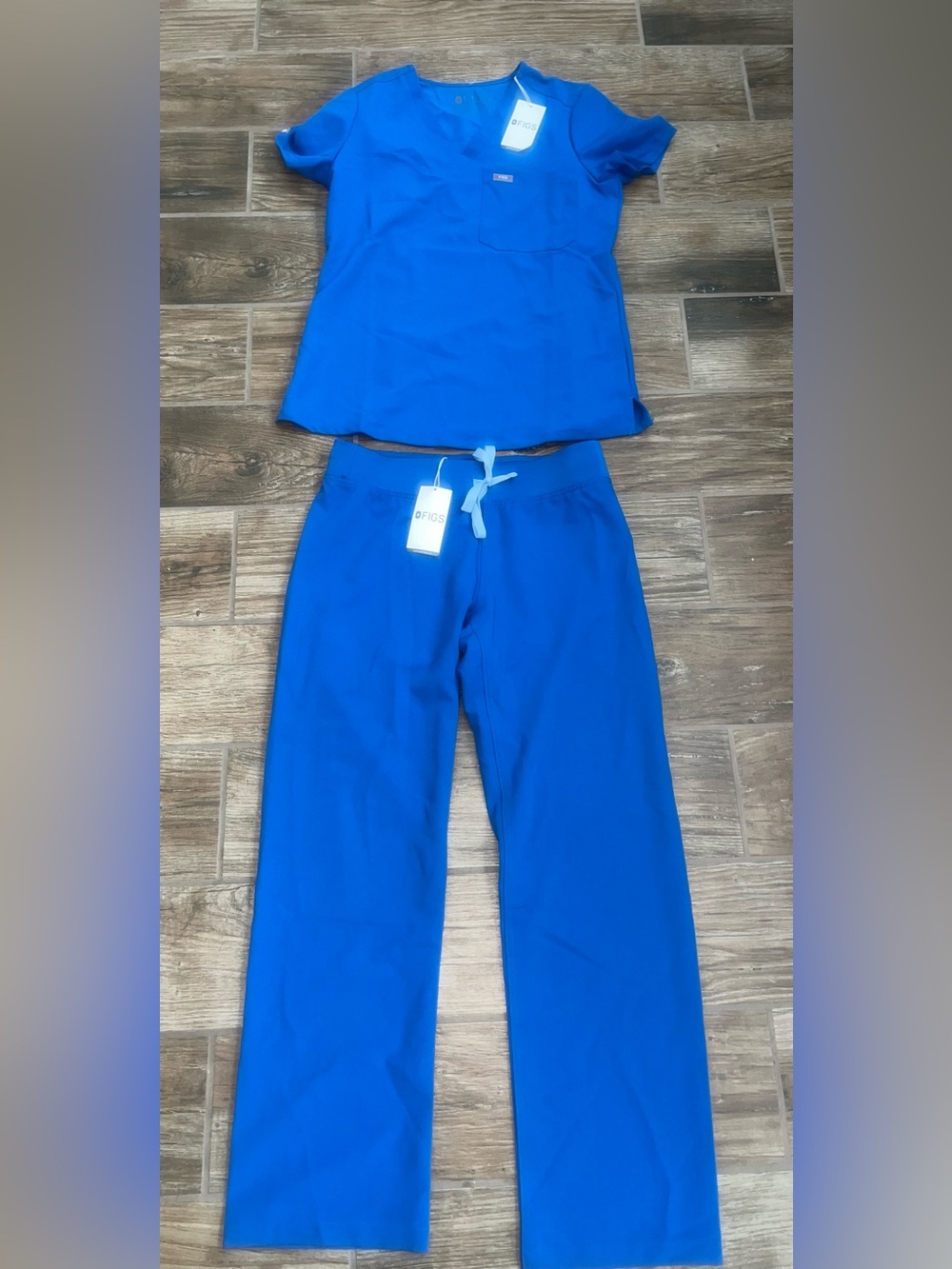 FIGS Women's Scrub Set